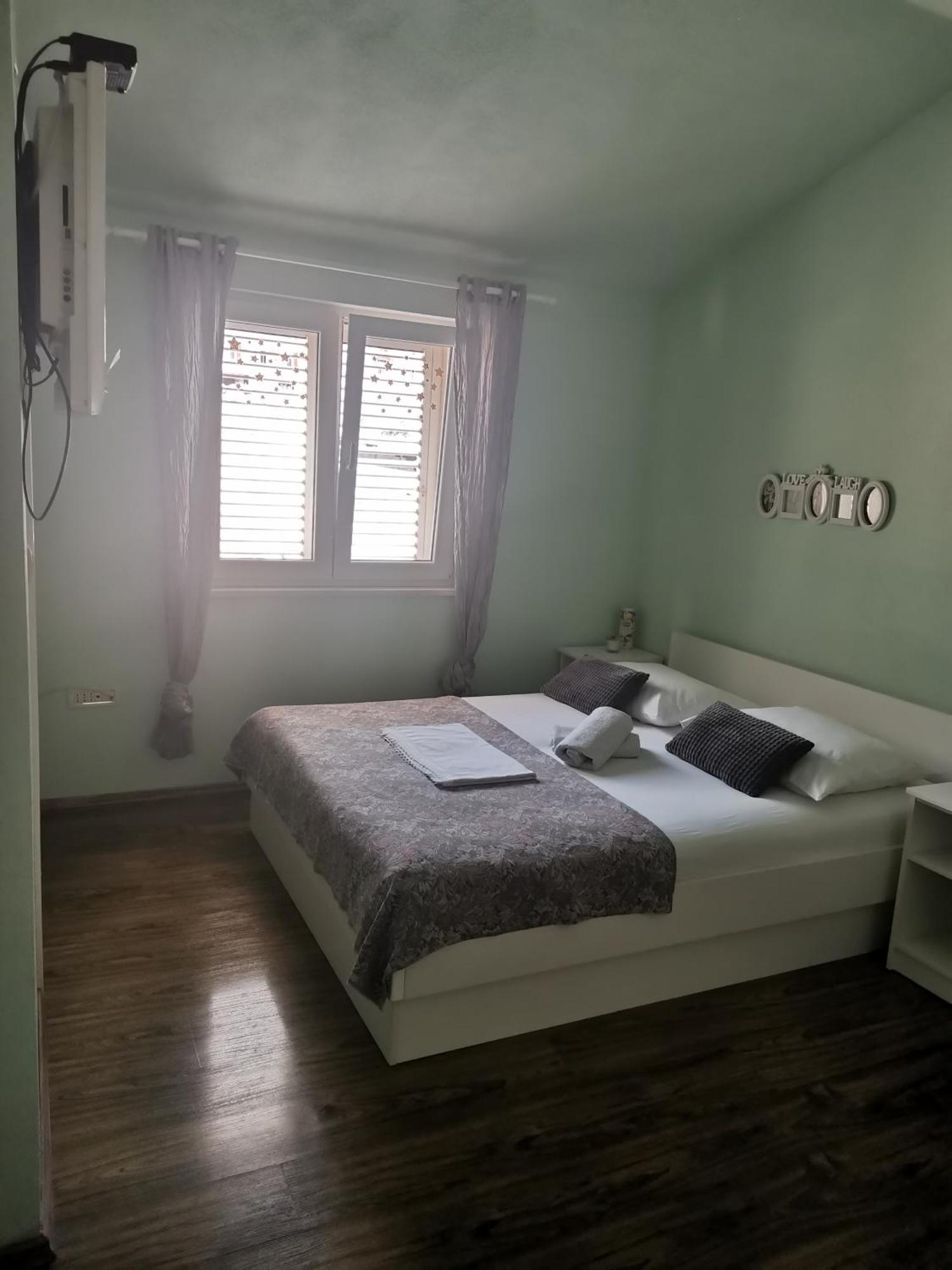 Apartmani Riba มาคาร์สกา ภายนอก รูปภาพ